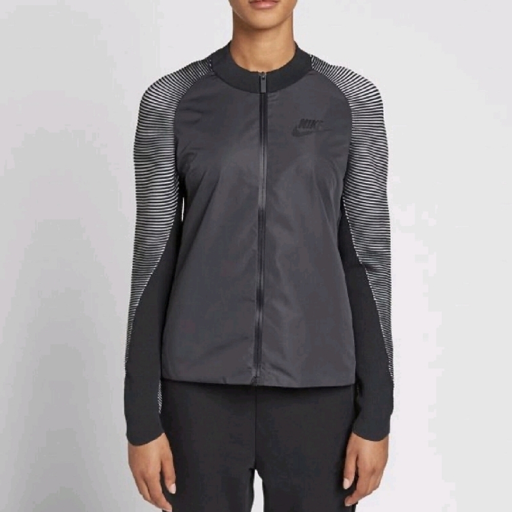 Nike Women’s Dynamic Reveal Jacket Black Size S